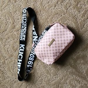 Pink Geometric Print Crossbody Bag, Mini Purse, Wide Strap, 🌈 Zipper